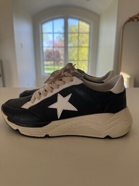 White Raven Black and White Star Accent Platform Sneakers